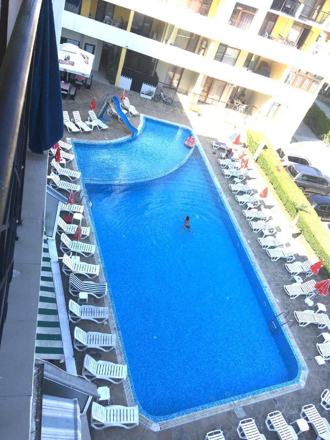 Апартаменти Блу Самър 1 & 2 & 3 サニービーチ エクステリア 写真
